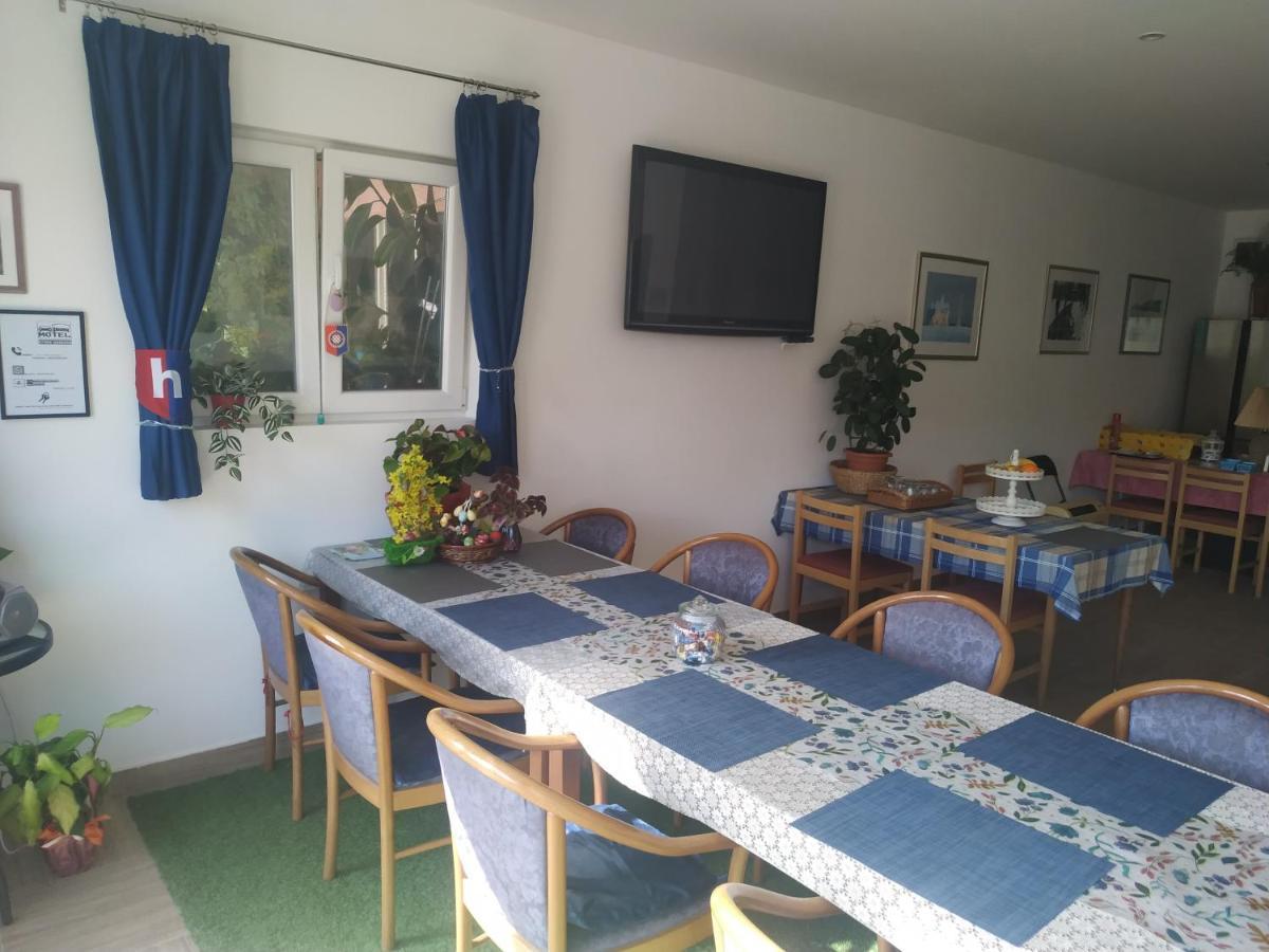 Motel Stone Gardens Доли Экстерьер фото