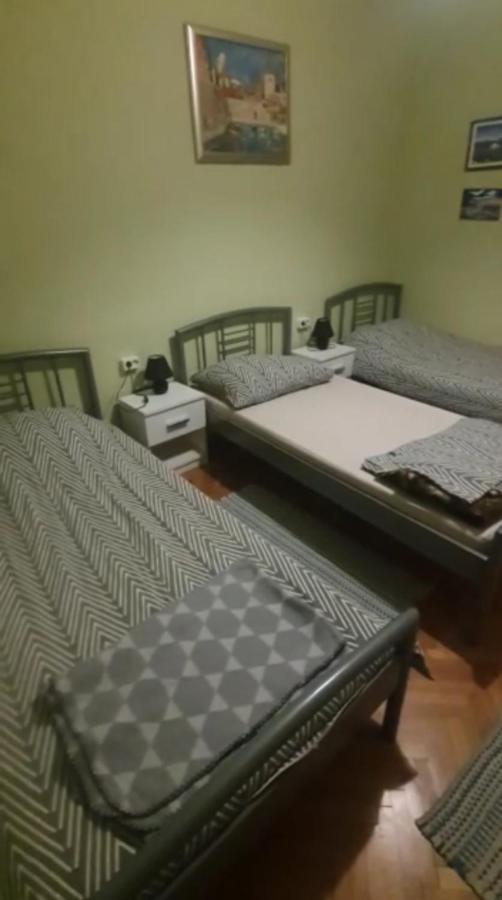Motel Stone Gardens Доли Экстерьер фото