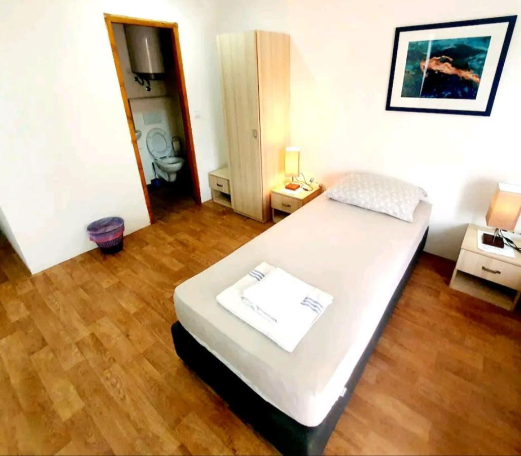 Motel Stone Gardens Доли Экстерьер фото